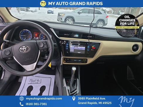 Used 2019 Toyota Corolla LE image 12