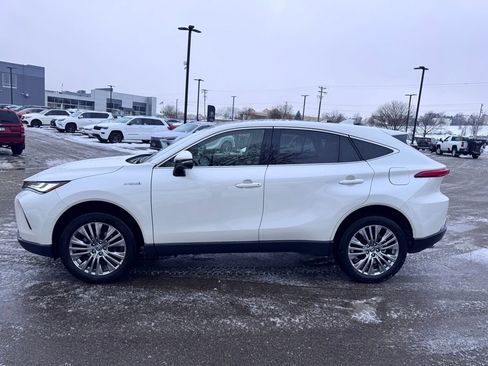 Used 2021 Toyota Venza image 4