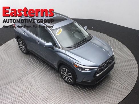 Used 2022 Toyota Corolla Cross XLE w/ Convenience Package AWD/4WD image 3