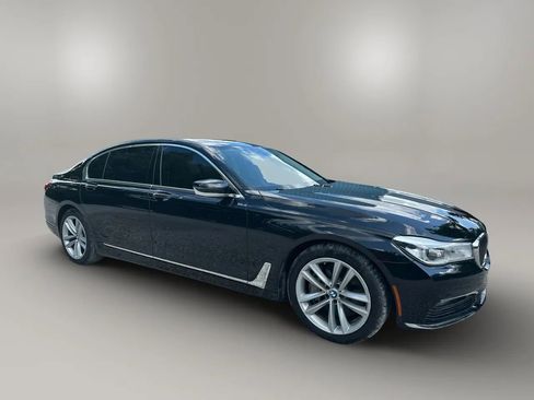 Used 2018 BMW 750i xDrive image 9
