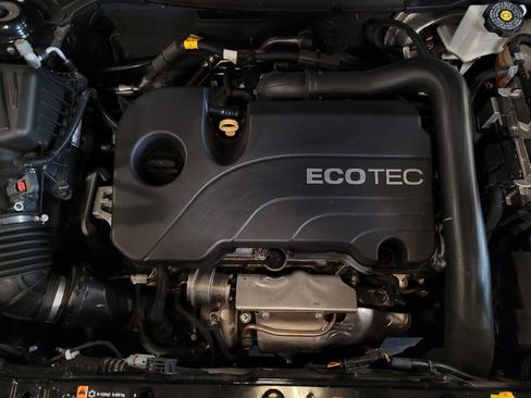 Used 2021 Chevrolet Equinox LT w/ Driver Convenience Package FWD image 30