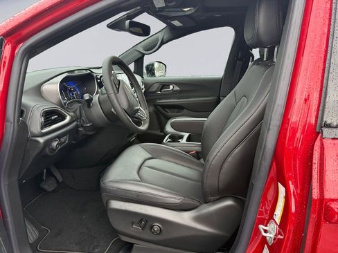 New 2026 Chrysler Pacifica Select image 10