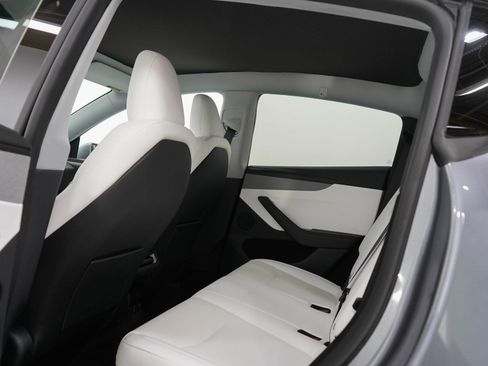 Used 2026 Tesla Model Y AWD image 19