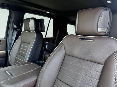 New 2026 GMC Yukon Denali Ultimate w/ LPO, Floor Liner Package AWD/4WD image 10