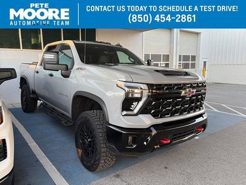 Used 2025 Chevrolet Silverado 2500 ZR2 w/ Technology Package image 1