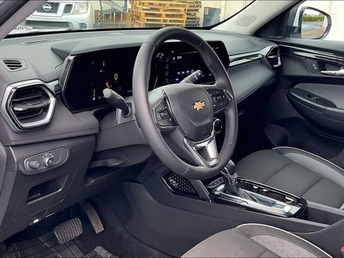 Used 2024 Chevrolet TrailBlazer LT w/ Convenience Package AWD/4WD image 13