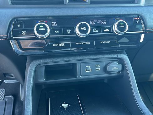 Used 2025 Honda Pilot TrailSport image 19