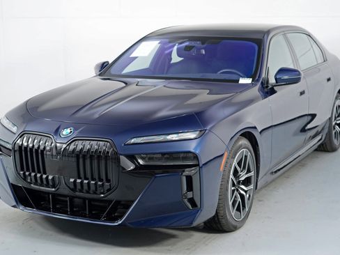 Used 2024 BMW i7 xDrive60 w/ Executive Package image 59