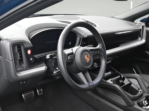 Certified 2025 Porsche Cayenne S AWD/4WD image 5