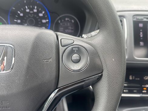 Used 2017 Honda HR-V EX image 32