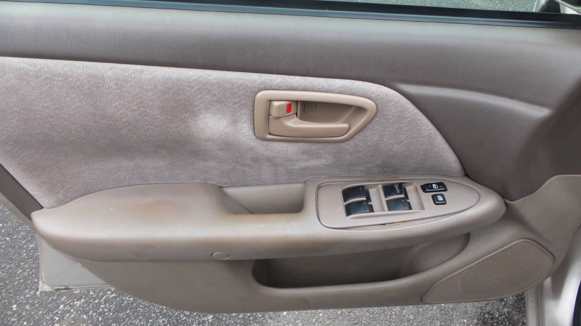 Used 1998 Toyota Camry LE FWD image 15