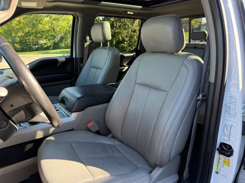 Used 2018 Ford F150 Lariat w/ Equipment Group 502A Luxury image 10