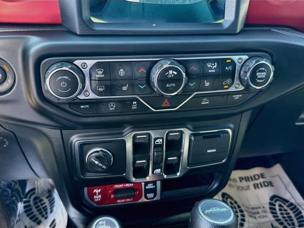 Certified 2023 Jeep Gladiator Rubicon w/ Cold Weather Group AWD/4WD image 17