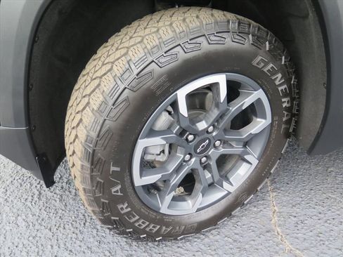 Used 2025 Chevrolet Equinox ACTIV w/ Safety and Technology Package image 18