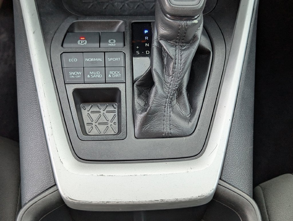 Used 2022 Toyota RAV4 XLE AWD/4WD image 8