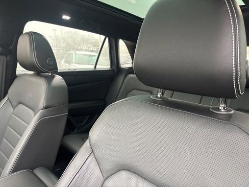 Used 2024 Volkswagen Atlas Cross Sport SEL R-Line image 9