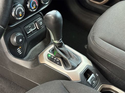 Used 2016 Jeep Renegade 75th Anniversary image 27