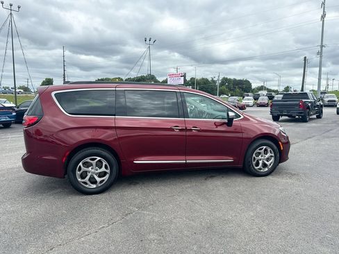 Used 2023 Chrysler Pacifica Limited AWD/4WD image 14