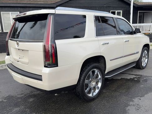 Used 2015 Cadillac Escalade Luxury image 10