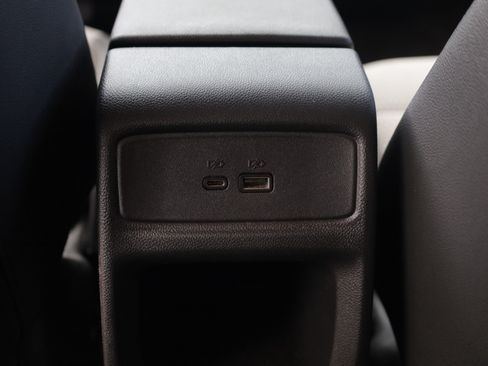 Used 2025 Chevrolet Trax LT FWD image 11