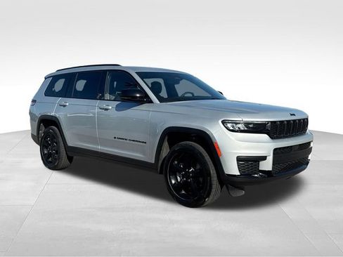 Used 2023 Jeep Grand Cherokee L Laredo AWD/4WD image 10
