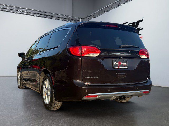 Used 2017 Chrysler Pacifica Touring-L Plus w/ Advanced Safetytec Group FWD image 5
