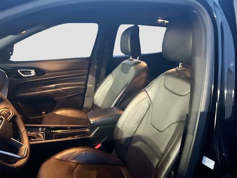 Used 2023 Jeep Compass Limited image 19