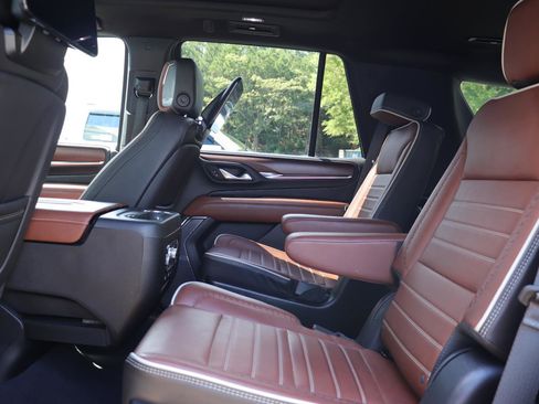 Used 2024 GMC Yukon Denali Ultimate AWD/4WD image 12