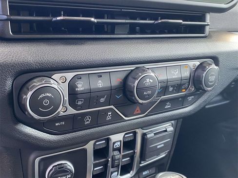 New 2025 Jeep Gladiator Sport image 21