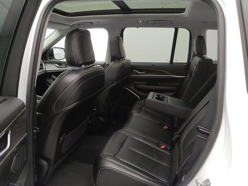 Used 2022 Jeep Grand Cherokee Limited 4xe w/ Luxury Tech Group II image 18