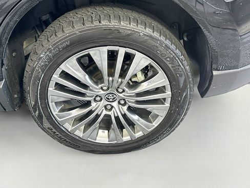Used 2023 Toyota Venza XLE AWD/4WD image 30