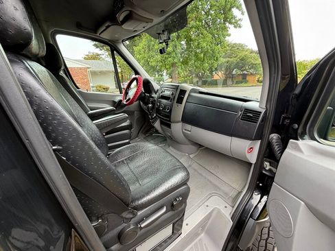 Used 2012 Mercedes-Benz Sprinter 2500 image 27