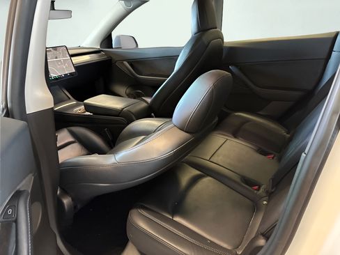 Used 2021 Tesla Model Y 2WD image 7