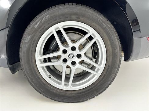 Used 2017 Porsche Macan image 33