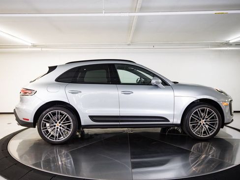 Certified 2026 Porsche Macan AWD/4WD image 8