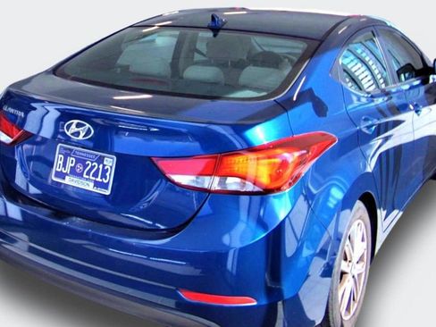 Used 2016 Hyundai Elantra SE w/ Option Group 02 FWD image 3