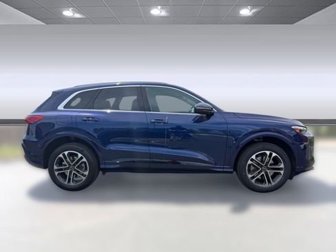 Certified 2025 Audi Q5 Premium Plus w/ Premium Plus AWD/4WD image 7