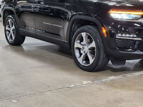 Used 2023 Jeep Grand Cherokee Limited AWD/4WD image 16
