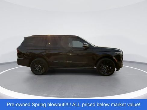 Used 2025 Lincoln Navigator Reserve w/ Jet Appearance Package AWD/4WD image 9