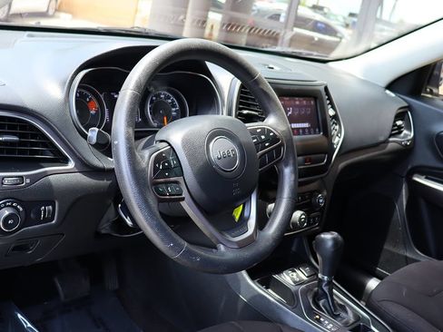 Used 2019 Jeep Cherokee Latitude w/ Popular Appearance Group FWD image 38