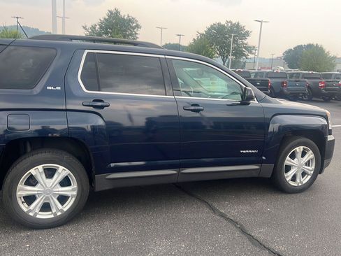 Used 2017 GMC Terrain SLE w/ Convenience Package FWD image 5