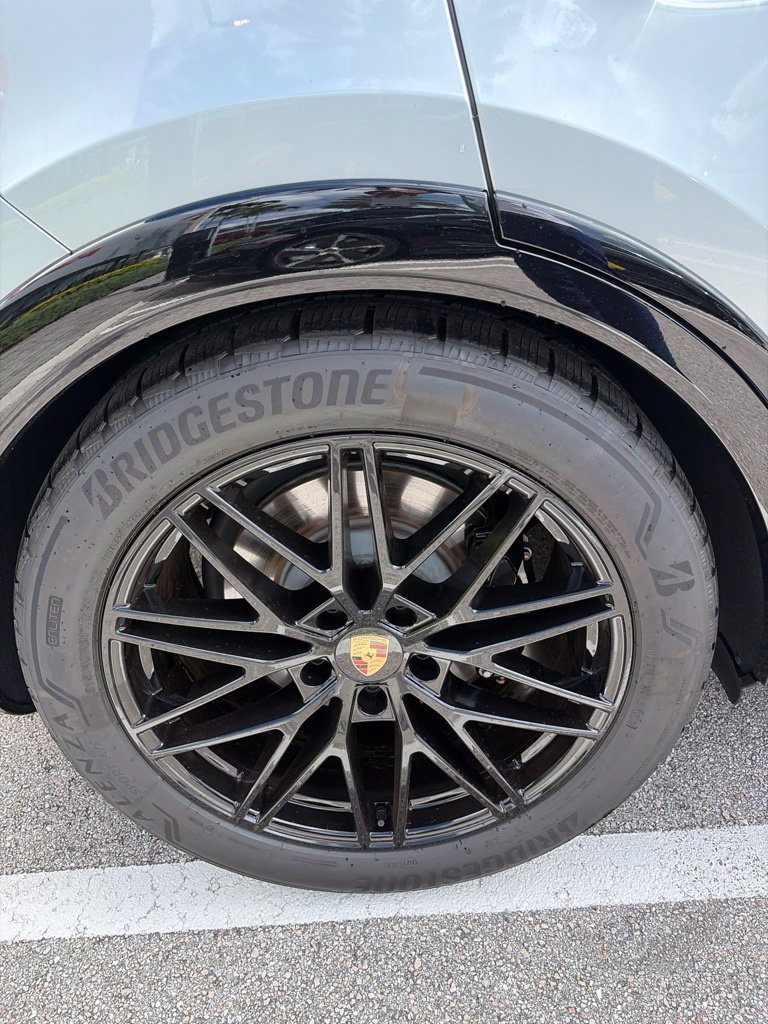 Certified 2026 Porsche Cayenne GTS AWD/4WD image 13