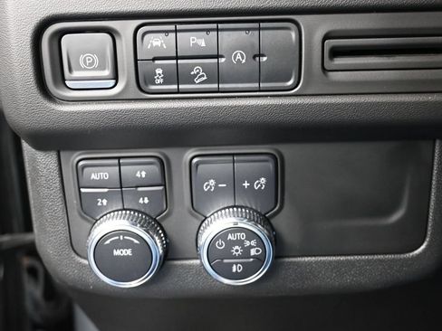 Used 2023 GMC Yukon AT4 AWD/4WD image 14