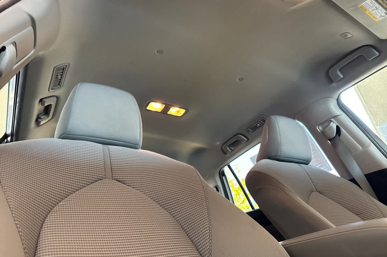 Used 2023 Toyota Highlander LE FWD image 19