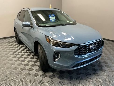 Used 2023 Ford Escape ST-Line Elite AWD/4WD image 2