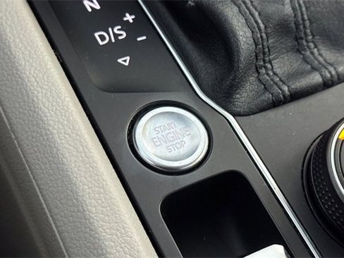 Used 2019 Volkswagen Atlas SE w/ Panoramic Sunroof Package image 23