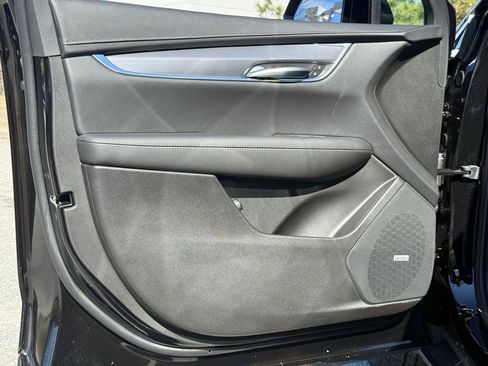 New 2026 Cadillac XT5 Luxury image 17