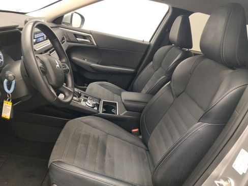 Used 2024 Mitsubishi Outlander SE image 17
