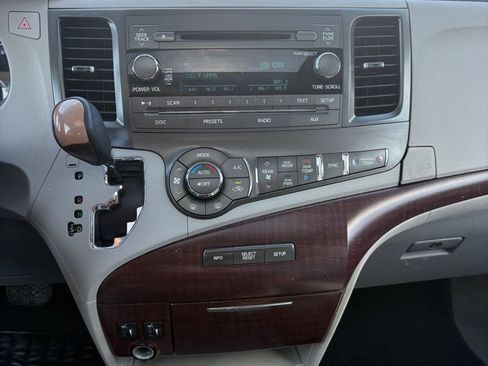 Used 2011 Toyota Sienna XLE FWD image 16