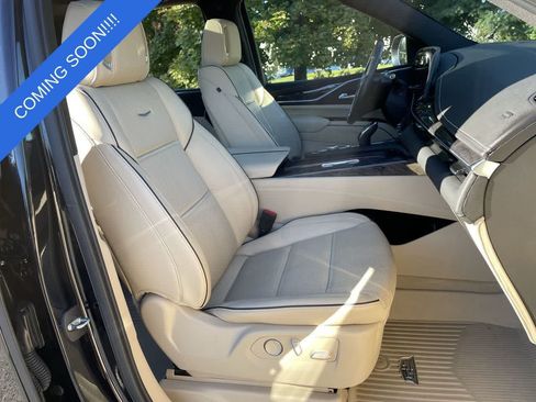 Used 2021 Cadillac Escalade ESV Premium Luxury AWD/4WD image 14